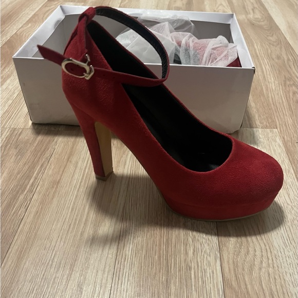 Red ankle strap pumps - Picture 1 of 3
